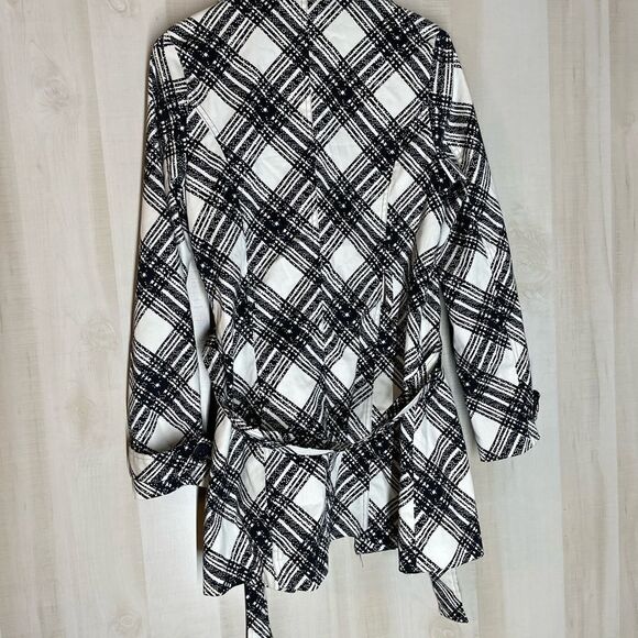 Luii black and white belted jacket, size small - Picture 8 of 10